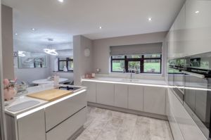 Kitchen- click for photo gallery